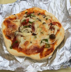 自炊に飽きた俺が手作りのダンボール窯でピザを焼いて食べてみた【おしゃれ自炊シリーズ】